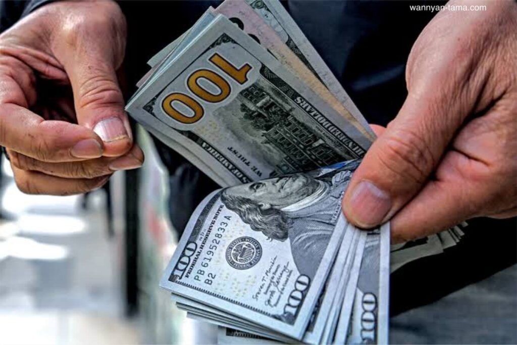 ดอลลาร์แข็งค่าแต่ซบเซาในการซื้อขายในเอเชีย เมื่อวันจันทร์ เนื่องจากนักลงทุนมองไปข้างหน้าถึงข้อมูลเงินเฟ้อของสหรัฐฯ หลังจา